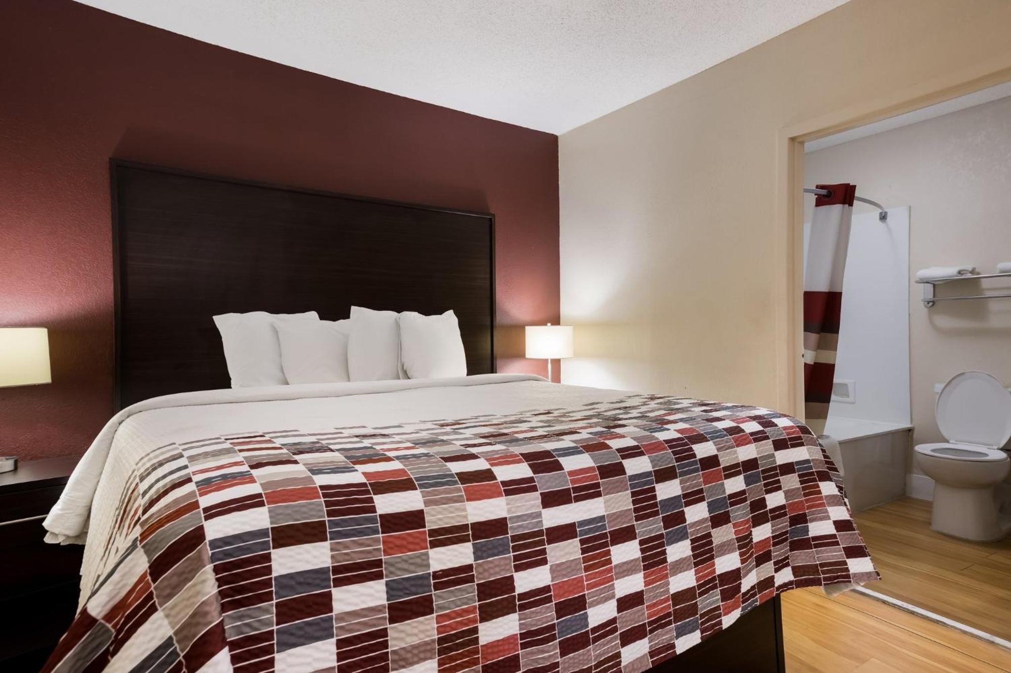 Red Roof Inn & Suites Statesboro - University Esterno foto